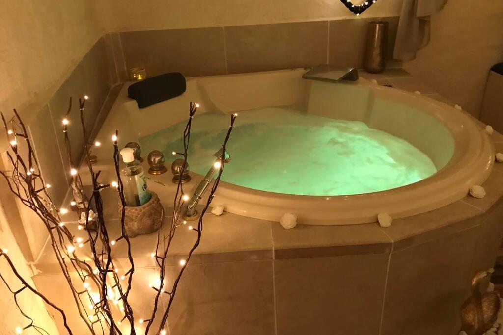 Les Secrets d'Alcôve, nuits Romantiques avec SPA Aix-en-Provence Extérieur photo